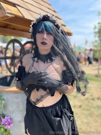 alicexatrocity