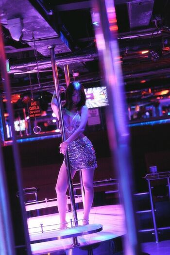 Amau Kisumi 天羽希純