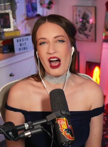 BasicWitGirl