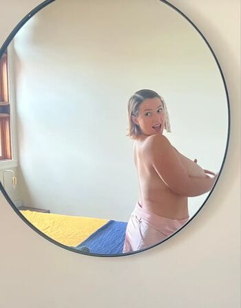 Bel Larcombe / Slice_of_salami_