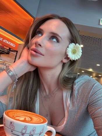 Blondinka Drive Angelina