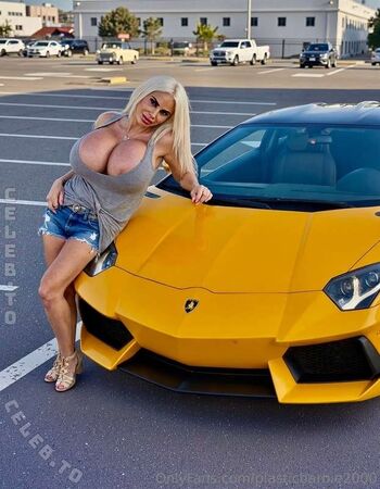 Bombshell Skyler Nicole