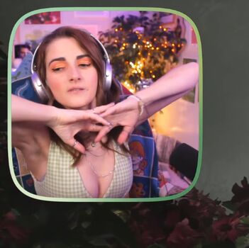 Caitlin Marie Reacts