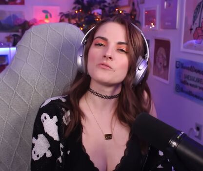 Caitlin Marie Reacts