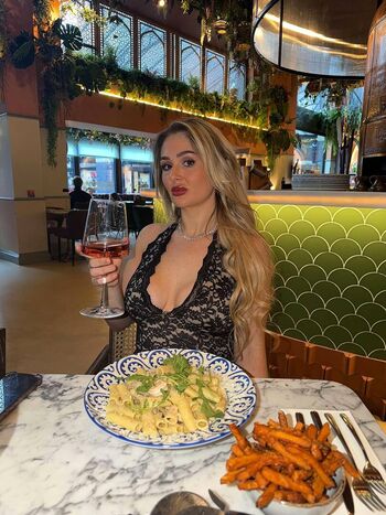 Chlo David