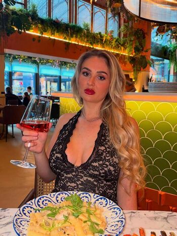 Chlo David