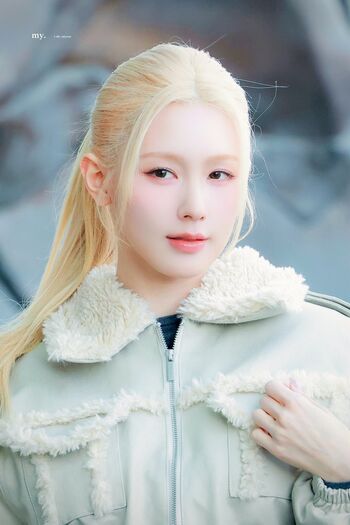 Cho Mi-yeon (Miyeon) - i-dle [(G)I-dle]