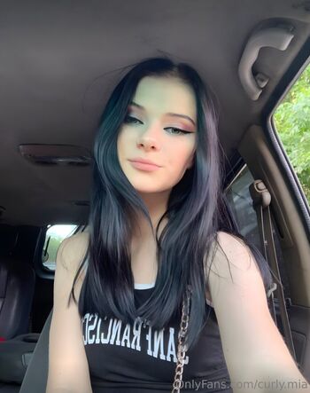 curly.mia