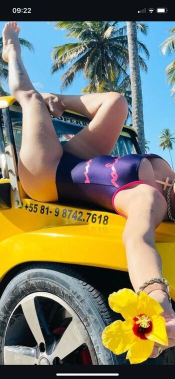 Deolane Bezerra