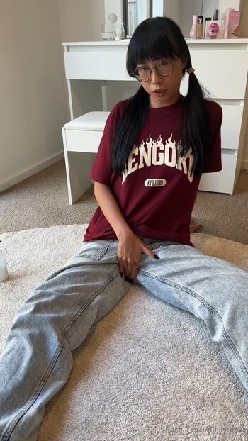 desk1er / jill_bunny