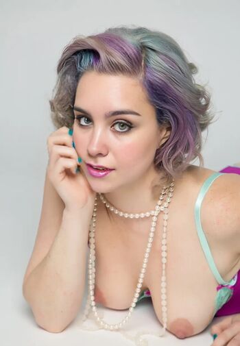 Ellen Rose (Outside Xtra)