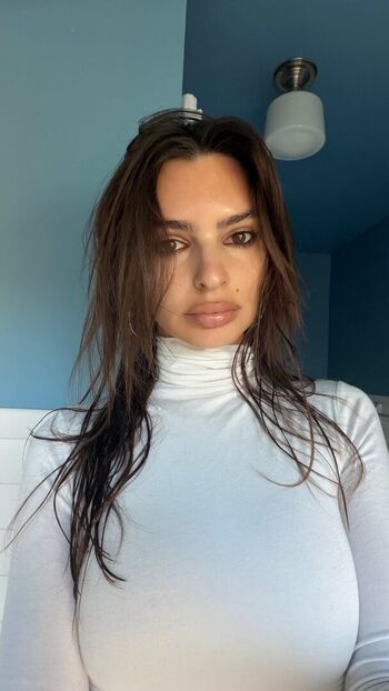 Emily Ratajkowski