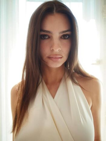 Emily Ratajkowski