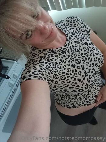 HotStepMomCasey