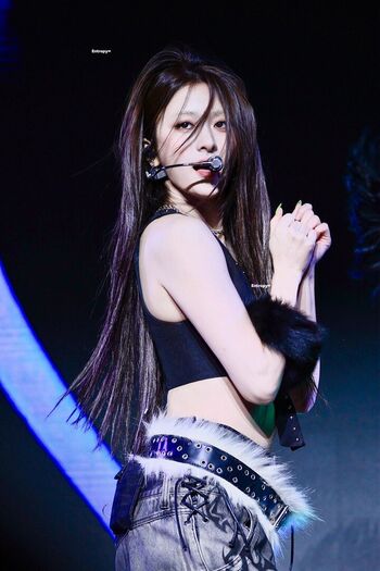 Huh Yunjin 허윤진