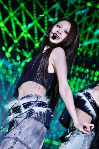 Huh Yunjin 허윤진