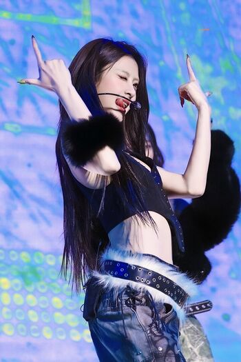 Huh Yunjin 허윤진