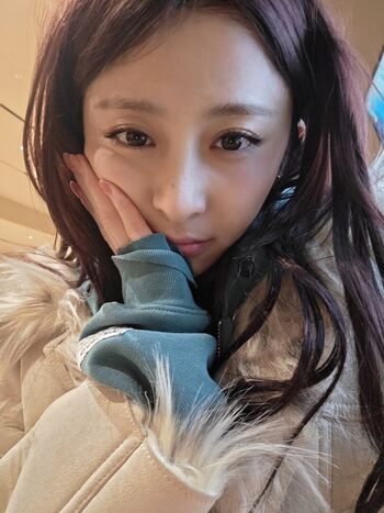 Huh Yunjin 허윤진