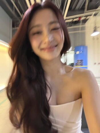 Huh Yunjin 허윤진