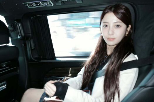 Huh Yunjin 허윤진