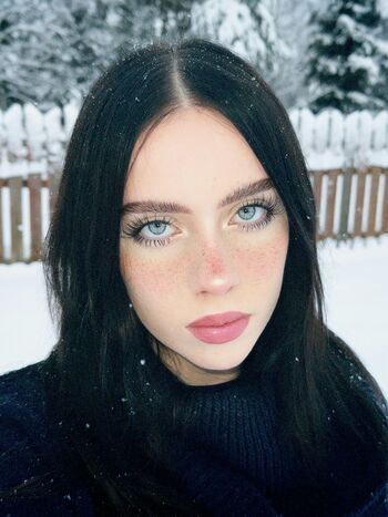 Irina minkina/ howeversnowy/rusian Billie eilish