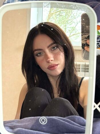 Irina minkina/ howeversnowy/rusian Billie eilish