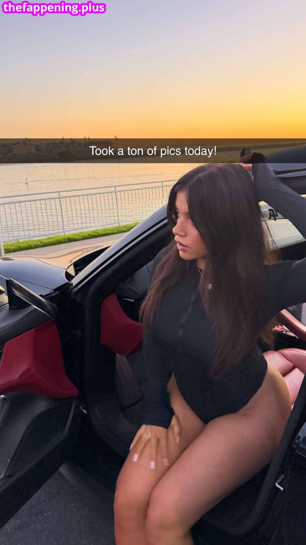 Kayla Manousselis / kaylamanousselis