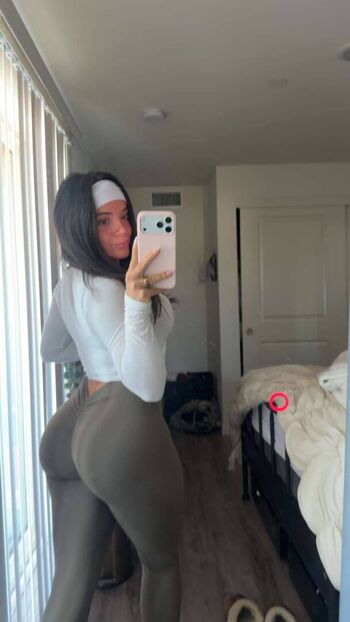 Kayla Manousselis / kaylamanousselis