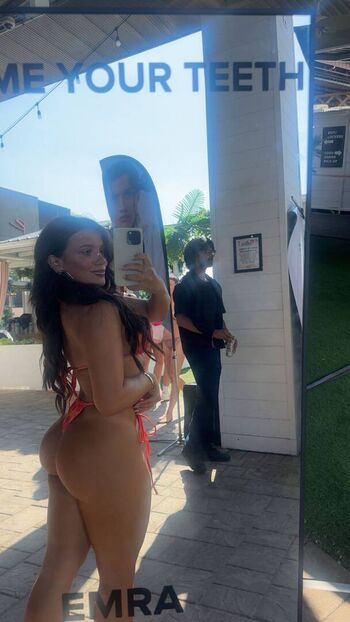 Kayla Manousselis / kaylamanousselis