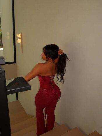 Kayla Manousselis / kaylamanousselis