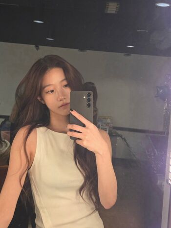 Kazuha Nakamura 中村 一葉 | LESSERAFIM