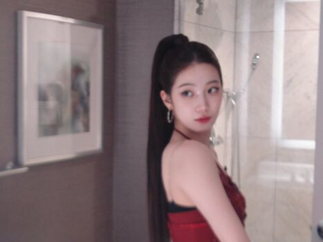 Kazuha Nakamura 中村 一葉 | LESSERAFIM