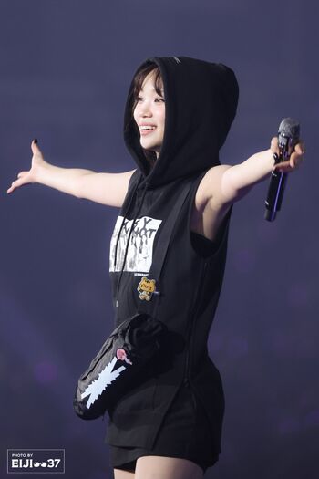 Kim Chaewon 김채원 [Le Sserafim]