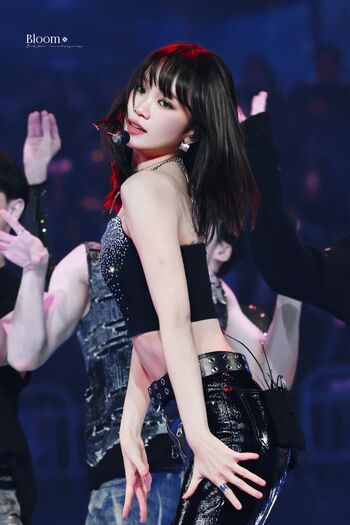 Kim Chaewon 김채원 [Le Sserafim]