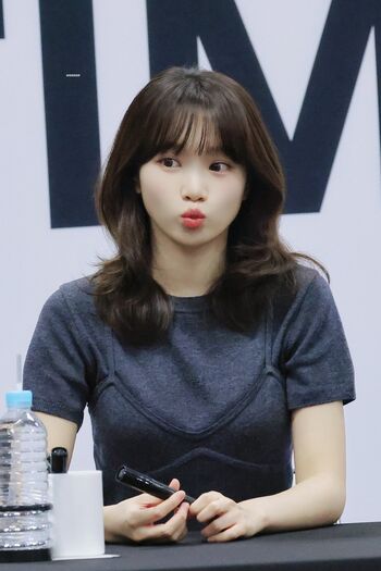 Kim Chaewon 김채원 [Le Sserafim]