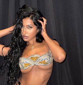 LARA RAJ / lararajj (member of KATSEYE)