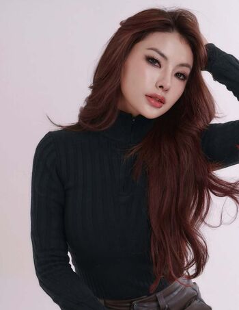 Laurensia Ineke Lrnsiakke ????????