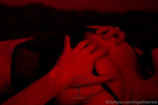 Lilgothbarbie