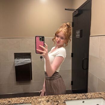 Makenna Kelly / Lifewithmak