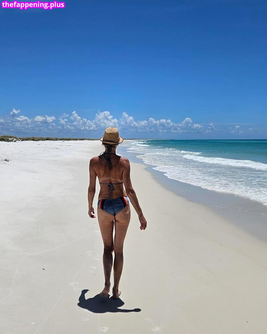 officialtriciahelfer