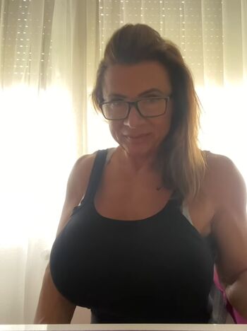 QueenMuscleBoobs