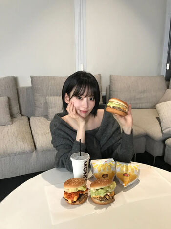 Sakura Miyawaki 宮脇 咲良
