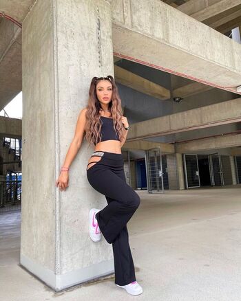 The Victoria's Secret Shine/Sparkle Strap Bra, Thong, and Lingerie Thread!