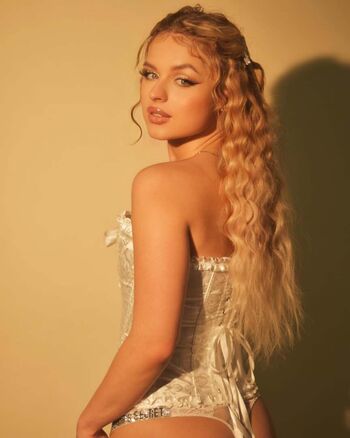 The Victoria's Secret Shine/Sparkle Strap Bra, Thong, and Lingerie Thread!